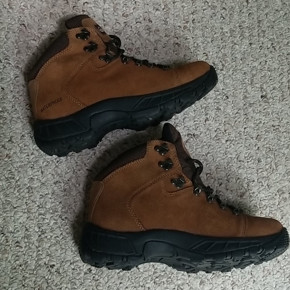 Earth Shoe Kristen Hiking Boots